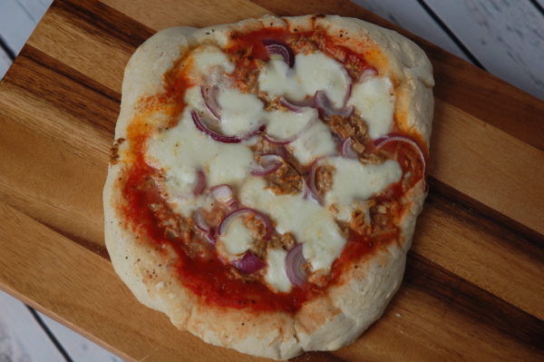 Tuna and onion pizza