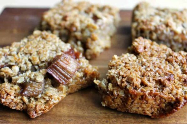 Rhubarb flapjacks 