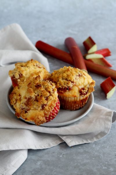 Rhubarb crumble muffins 