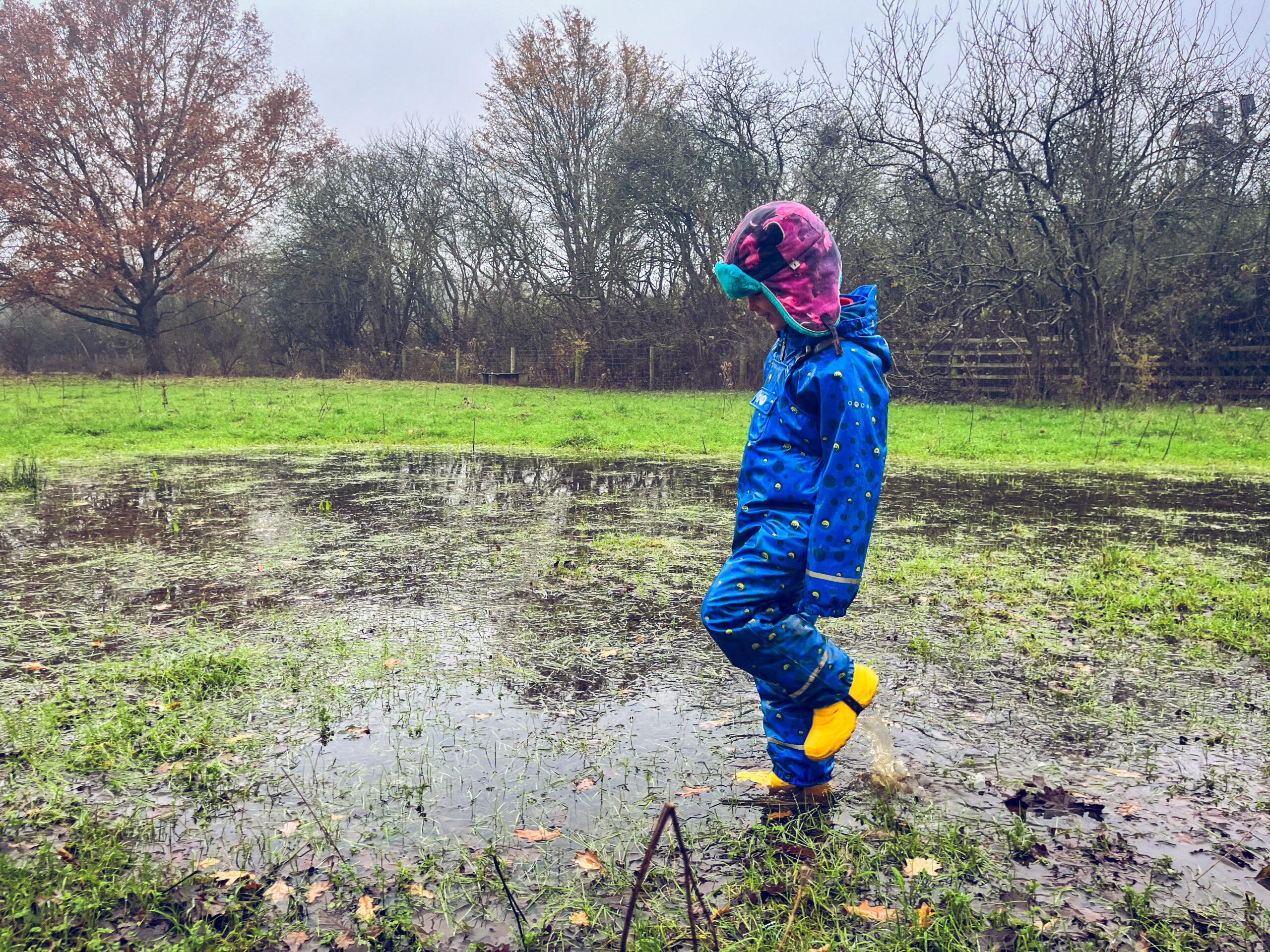 5 ways to make a muddy lunchtime walk special for kids