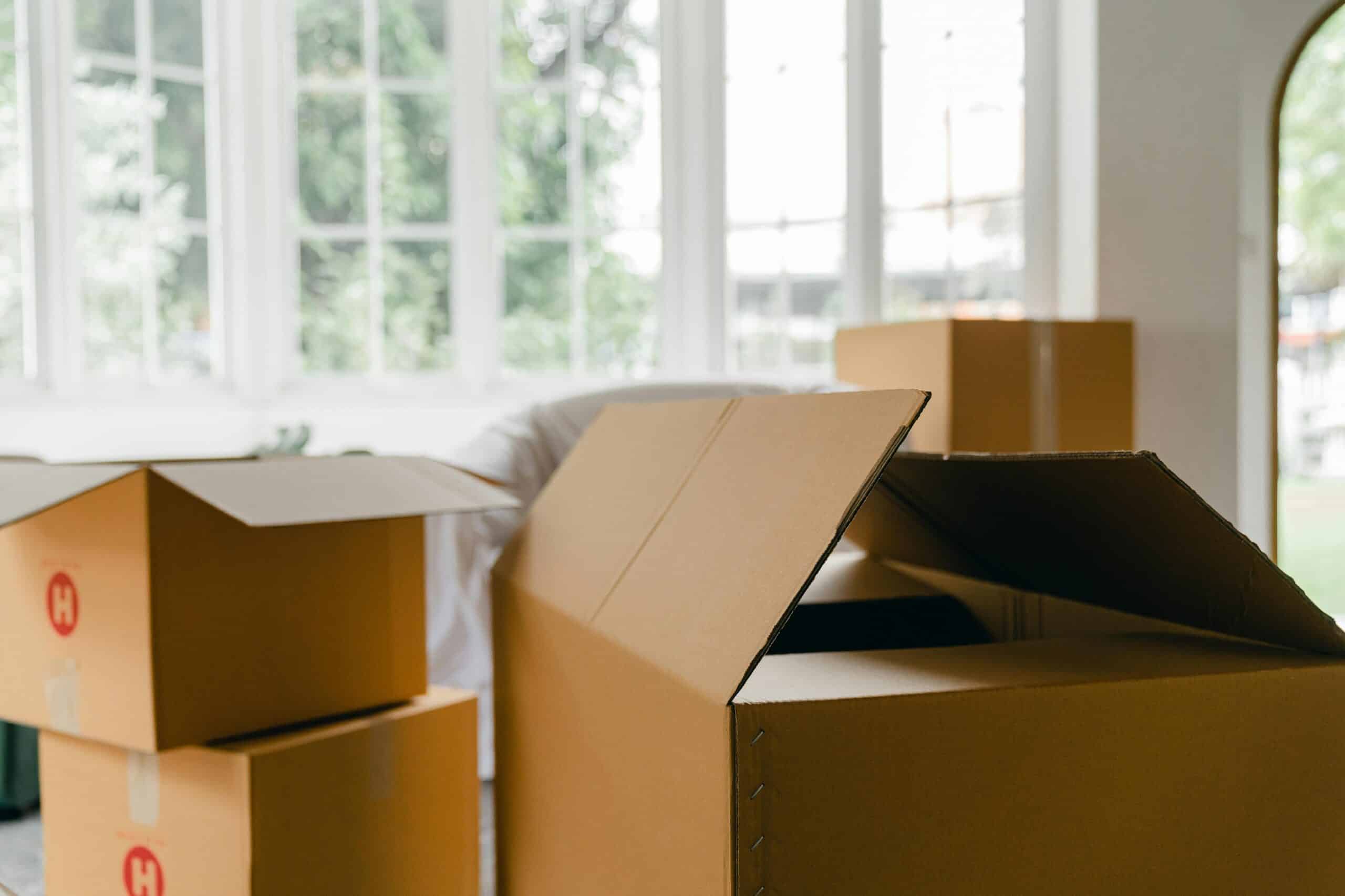 10 Tips for Managing a Cross-Country Move While Traveling